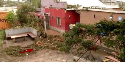 Grandes destrozos ocasionan fuertes vientos en la ciudad canaria de La Paz 