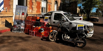 Capturaron en Salto a dos hombres que pretendan ingresar botellas de alcohol de contrabando; otros dos lograron escapar