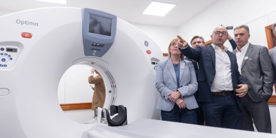 El presidente de la Repblica Yamand Orsiinaugur unservicio de tomografa en el hospital de Colonia