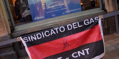 Ante la intransigencia de Montevideo Gas a negociar en los consejos de salarios sus trabajadores paran y bloquean ingreso a la planta