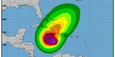 El Centro de Huracanes de EEUU describe a 'Melissa' como un huracn "extremadamente peligroso"