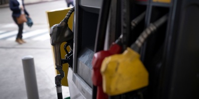 Baja el precio de los combustibles para noviembre y diciembre