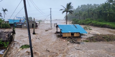 El supertifn 'Fung-wong' deja al menos dos muertos y estragos materiales nada ms tocar tierra en Filipinas