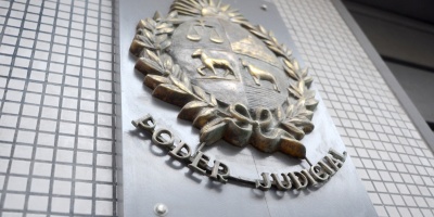 Gremio de jueces se declara en conflicto y advierte por medidas