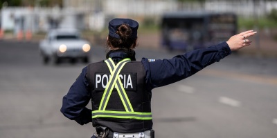 Dos jvenes de 15 y 24 que viajaban en moto fallecieron tras chocar contra una columna