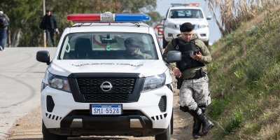 La Polcia trabaja a esta hora en el Campen del Siglo para determinar responsabilidades en el ingreso de los paraguas. 