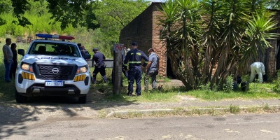 Un hombre de 22 aos fue encontrado sin vida enterrado en el living de su casa