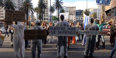 Asociaci�n Civil en contra de las petroleras se manifestaron frente a Torre Ejecutiva