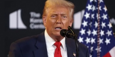 Trump firma la ley que aprueba una asignaci�n r�cord de casi  900.000 millones de d�lares para Defensa