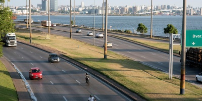 Un peat�n fue embestido por un �mnibus y falleci� en el lugar