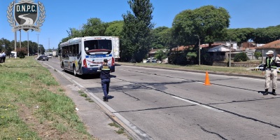 Un peat�n fue embestido por un �mnibus y falleci� en el lugar