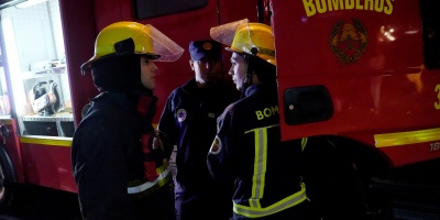 Bomberos rescataron a una conductora que qued� atrapada tras un siniestro de tr�nsito