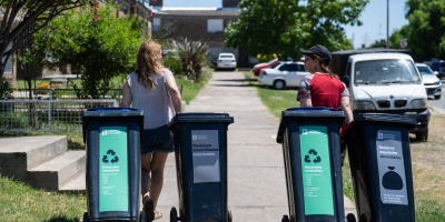 La Intendencia de Montevideo entrega este martes alrededor de 800 contenedores domiciliarios, en la zona norte del Prado