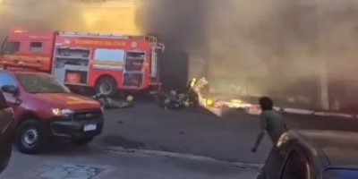 Seis bomberos lesionados y un vecino intoxicado tras una explosi�n en un Supermercado en Santana do Livramento