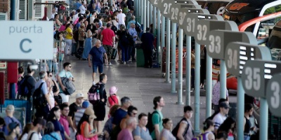 Tres Cruces registr� un gran movimiento de p�blico con varios arribos y partidas