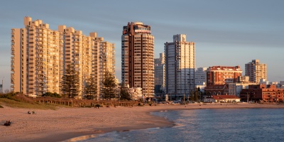 La Polic�a investiga la ca�da de una mujer desde el piso 12� de un edificio
