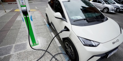 Ca�da en la venta de combustible en estaciones de servicio por venta de veh�culos el�ctricos