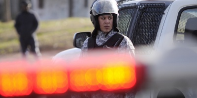 Hombre fue asesinado y mujer result� herida en barrio Tres Omb�es 