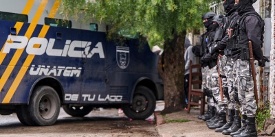 La Polic�a detuvo a tres personas, incaut� drogas, armamento con alto poder de fuego y veh�culos