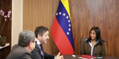 Delcy Rodr�guez se re�ne con una petrolera espa�ola y otra francesa tras la aprobaci�n de la ley de hidrocarburos