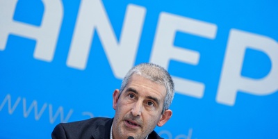 Anep afirma que "no hay evidencia suficiente" que indique que prohibir el celular en clase sea una buena alternativa