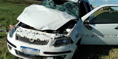 Tres personas resultaron con heridas graves tras el vuelco de una camioneta 