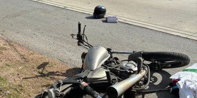 Ruta 102: un cami�n embisti� a una pareja en moto, mat� a una mujer y huy�