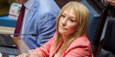 Para Carolina Cosse, la liberaci�n del paquete accionario de las empresas p�blicas debe ser discutida en el �mbito colectivo