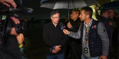 Petro asegura que la bomba localizada en Colombia pertenece al Ej�rcito de Ecuador