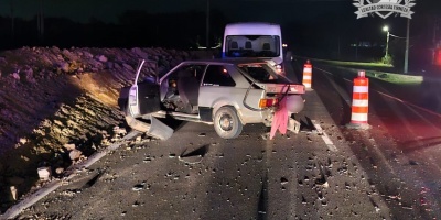 Un motocilista se encuentra grave tras impactar contra un auto en la ruta 9 a la altura del Peaje de Capilla de Cella