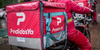 Trabajadores de PedidosYa realizan una movilizaci�n en plaza Independencia por el asesinato de un trabajador