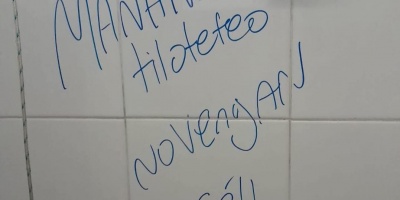 "16 de abril tiroteo, no vengan, avis�" escribieron en una pared del liceo n�mero 1 de Minas