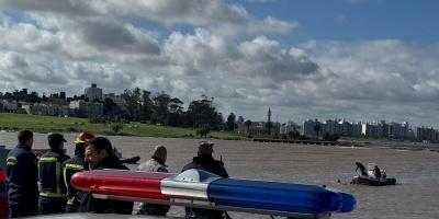 Un auto cay� al agua en el Puerto del Buceo 