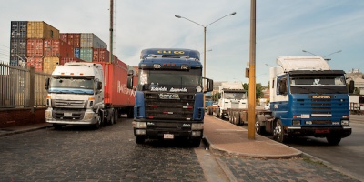 Ajuste en el precio de los combustibles enciende las alarmas en el sector log�stico y productivo . 
