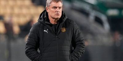Pe�arol enfrenta esta noche a Platense 