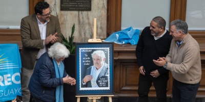 El Correo Uruguayo present� un sello conmemorativo en homenaje al expresidente Jos� Mujica