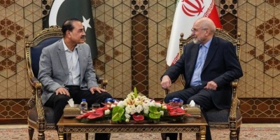 Ir�n avisa a EEUU que no renunciar� a sus derechos mientras mantiene conversaciones de alto nivel con Pakist�n