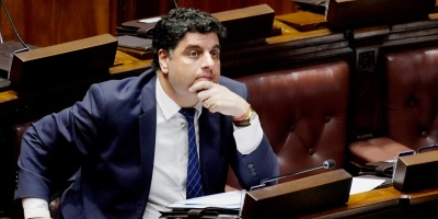 �Nadie se saca la foto de la c�dula con un pasamonta�as�, dijo diputado blanco por proyecto que penaliza matr�culas tapadas