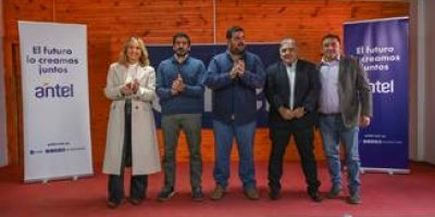 Antel completa cobertura de fibra �ptica en pueblos de m�s de mil habitantes