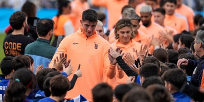 Jugadores de la selecci�n y seiscientos ni�os en la despedida Celeste