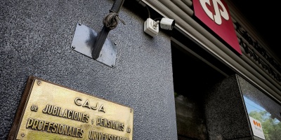 La Caja de Profesionales est� dispuesta a dar marcha atr�s al cobro de timbres a consultas m�dicas si el Gobierno aporta los recursos