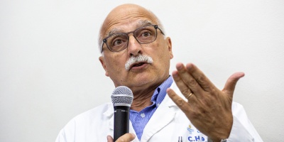 �lvaro Galiana sostuvo que es importante ampliar el plan de inmunizaciones contra el meningococo, ya que no abarca a menores de 2 a 10 a�os