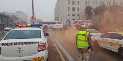La Intergremial Mar�tima se moviliza en el Puerto de Montevideo en protesta por la p�rdida de empleo y "competencia desleal"
