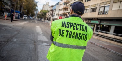 Un inspector de tr�nsito de Canelones fue agredido luego de detener a dos personas que viajaban en una moto