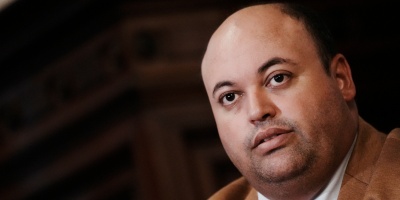 Nicol�s Viera dijo que �la oposici�n deber�a de responderle al pueblo uruguayo por qu� defiende tanto� al propietario del astillero espa�ol Cardama