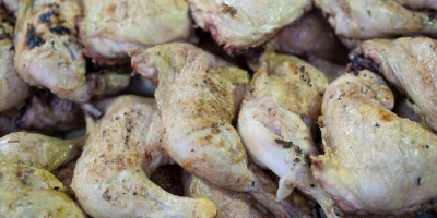 El precio de la carne aviar acumula una baja de 3,35% en 2026