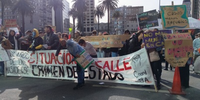 Bajo la consigna: "Situaci�n de calle, crimen de Estado" personas se movilizaron a Torre Ejecutiva y entregaron una proclama