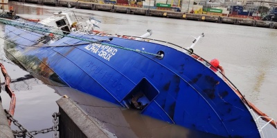 Buque pesquero ruso sufre un semihundimiento en el puerto de Montevideo