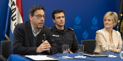 El Ministerio del Interior hizo entrega de diplomas a los becarios que trabajar�n en las Seccionales Policiales de Montevideo