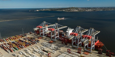 Ministro Juan Castillo confirm� pre acuerdo en el conflicto del puerto de Montevideo